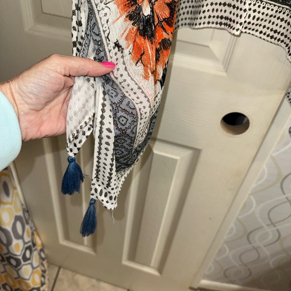 Vince Camuto Blue and Orange Patterned Kimono/coverup - Picture 5 of 6